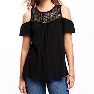 Old Navy black cold shoulder shirt sleeve boho shirt. Size medium NWT